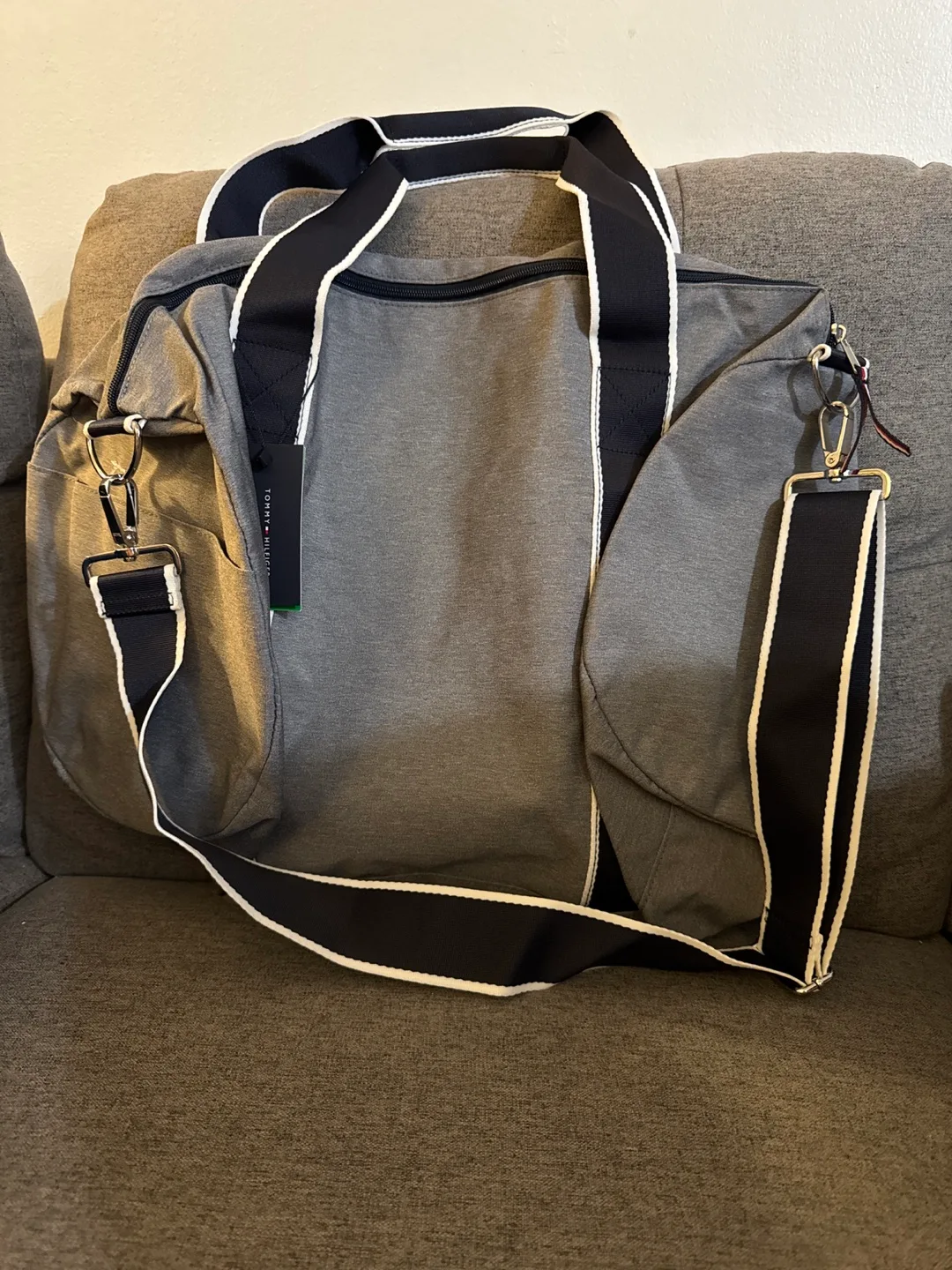 New Tommy Hilfiger Grey Travel Duffle Bag image indicator(2)