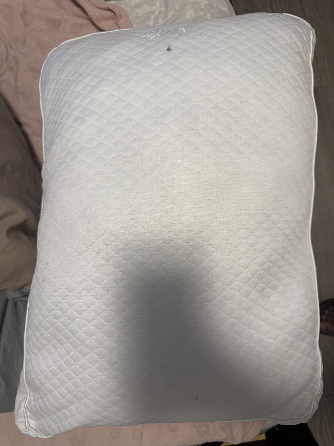 Sleep Country Sealy Pillow - photo 2