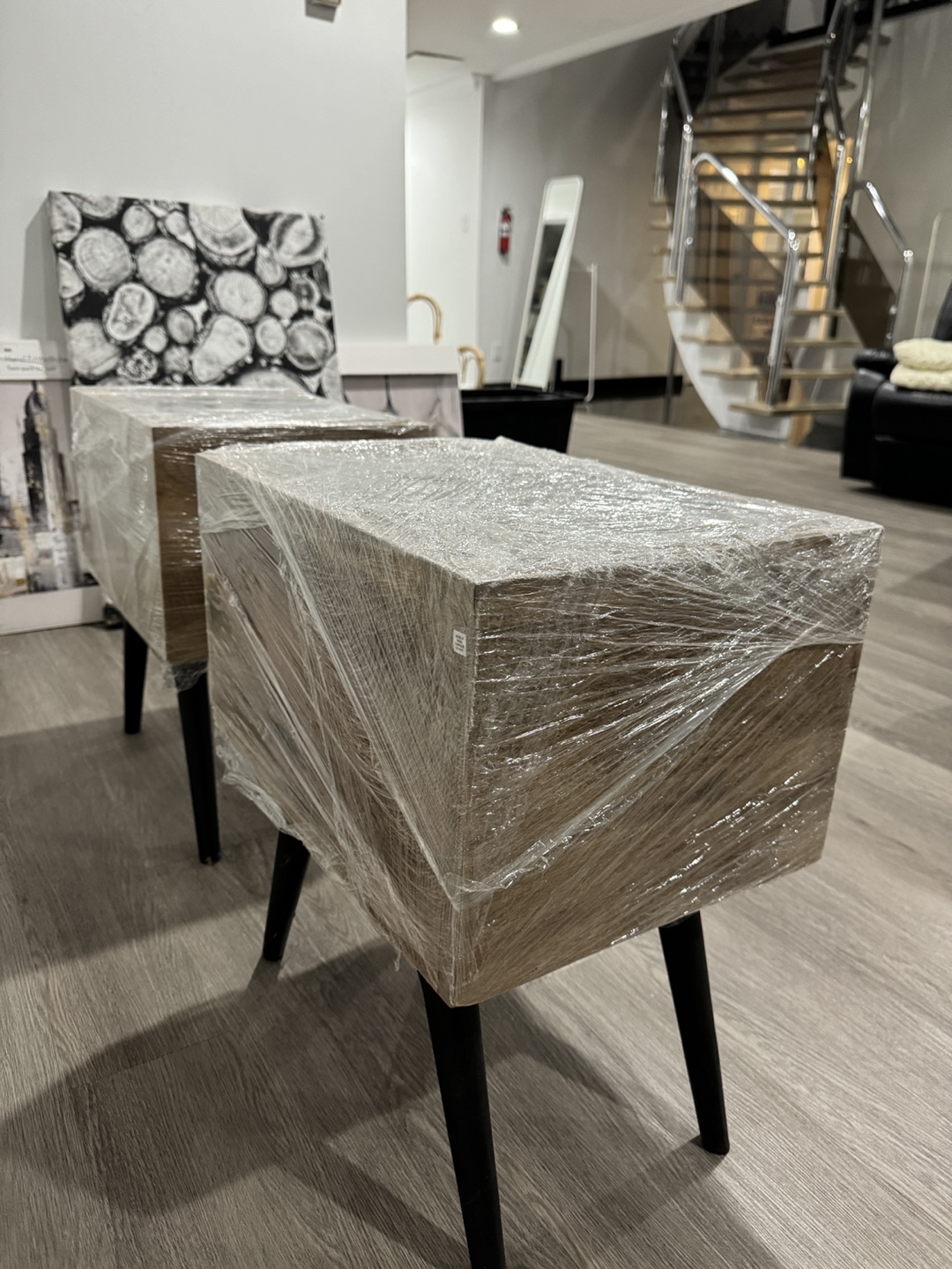 Pair of Mid-Century Modern Nightstands - photo 4