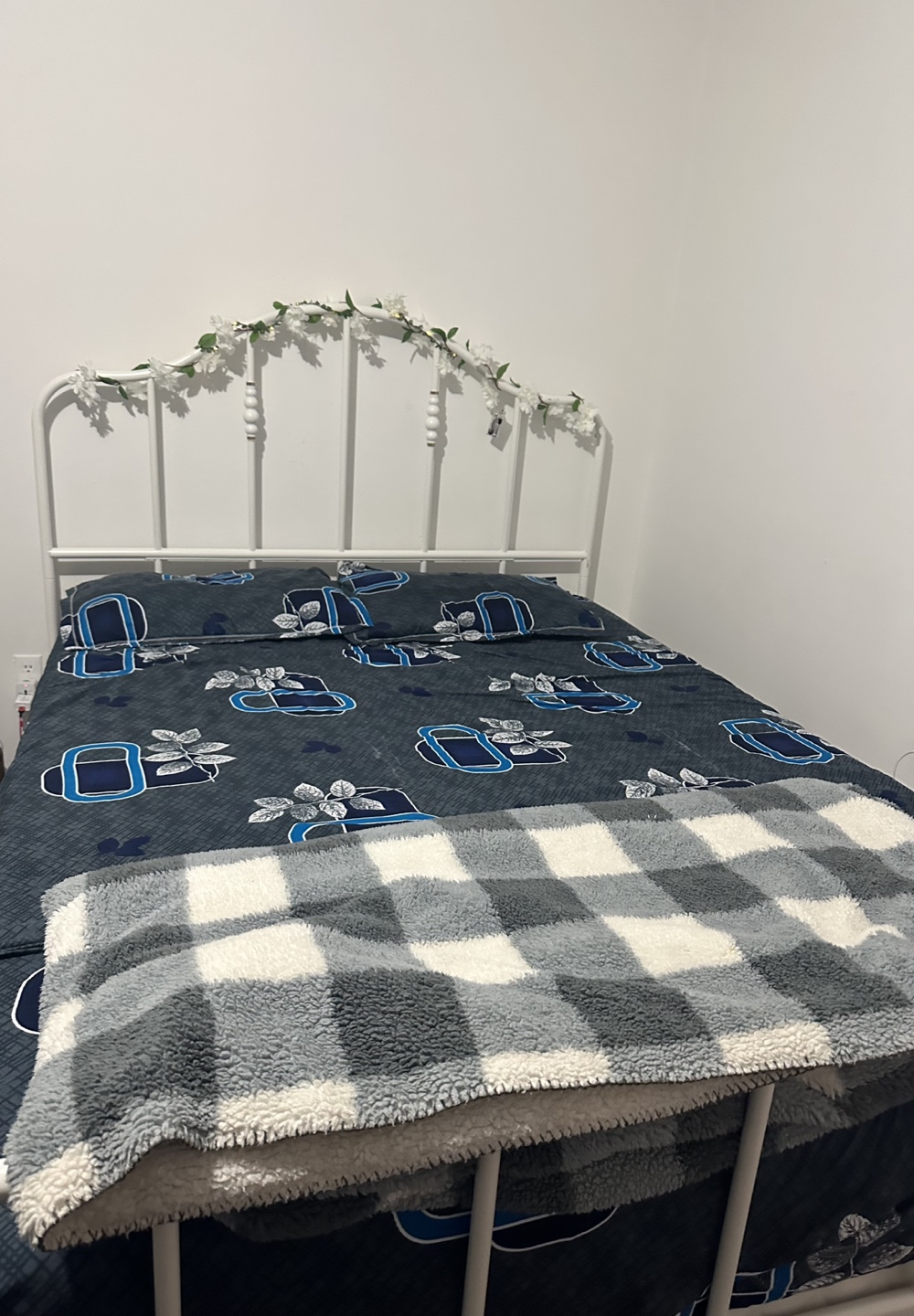 White Metal queen size Frame with mattress - photo 2