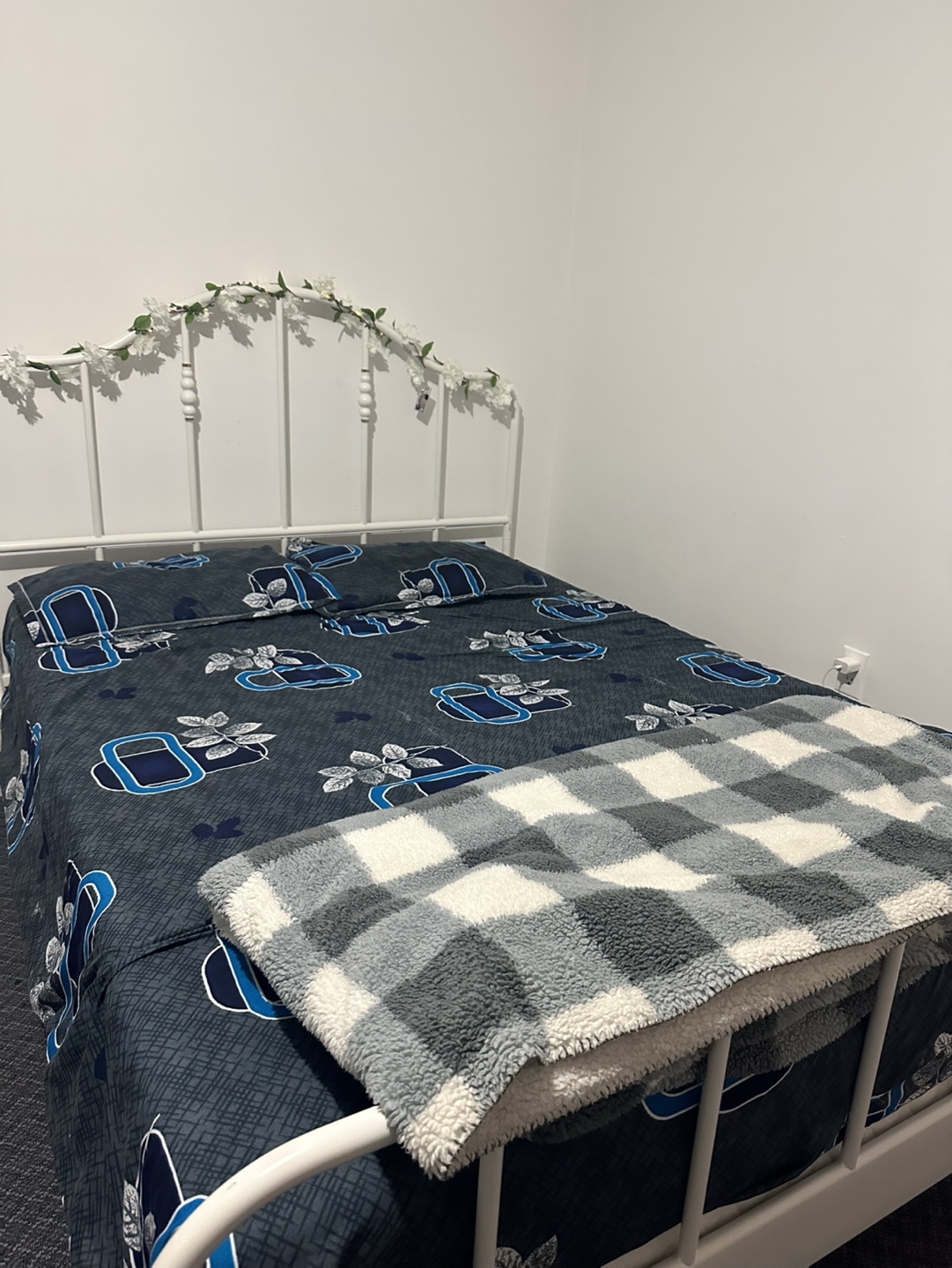 White Metal queen size Frame with mattress