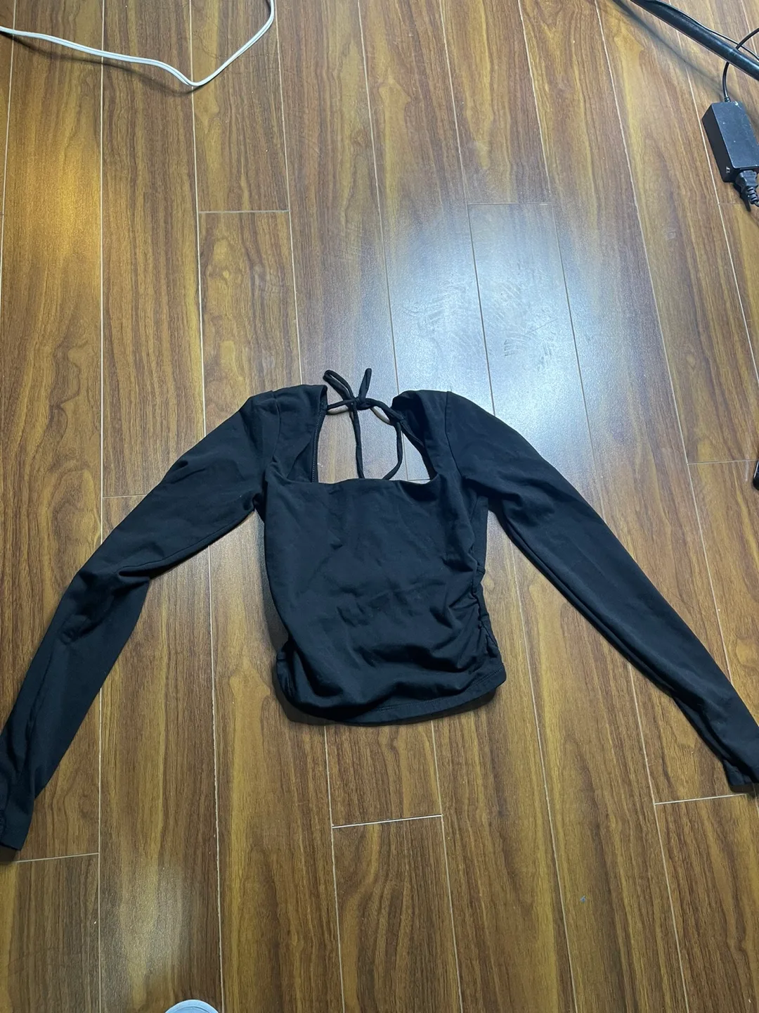 Black Long Sleeve Tie-Back Crop Top image indicator(2)