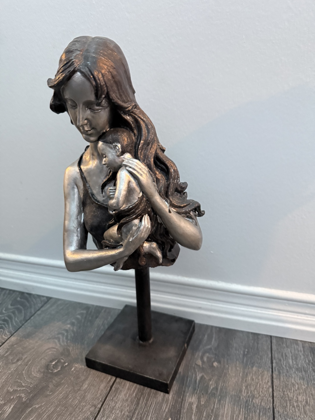 Mother and Child Statue - photo 2