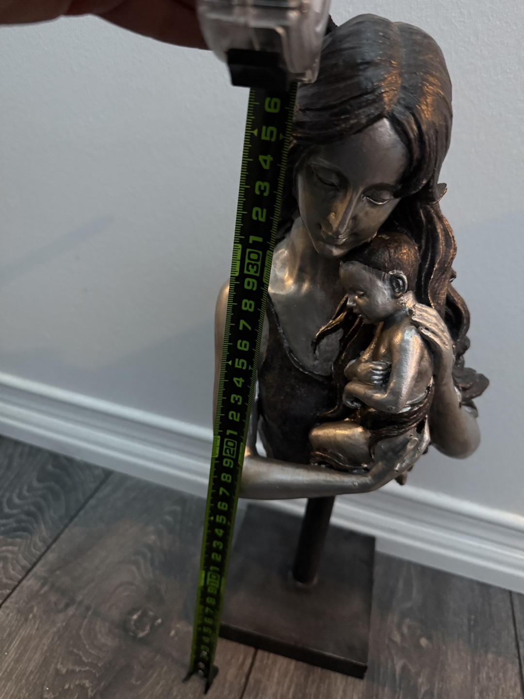 Mother and Child Statue - photo 3