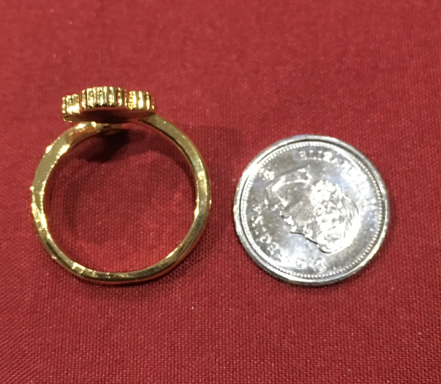 Gold-tone clover ring image indicator(4)