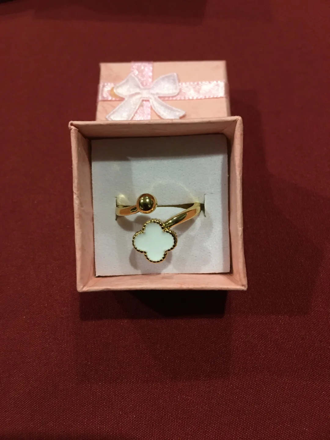 Gold-tone clover ring image indicator(3)