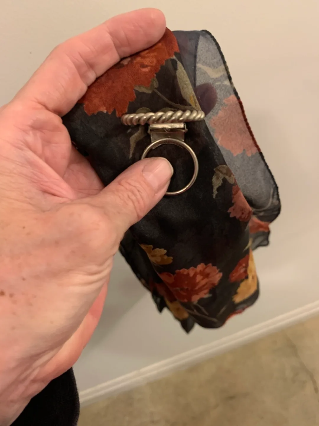 Vintage scarf clip image indicator(2)