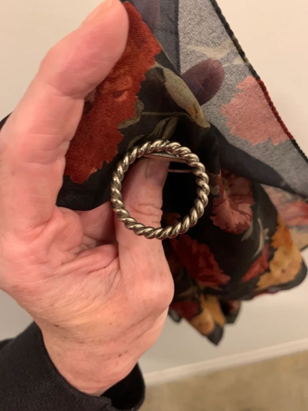 Vintage scarf clip image indicator(3)