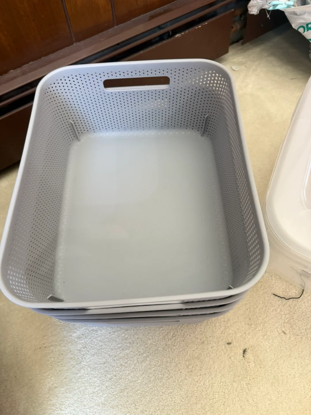 Set of four gray plastic storage baskets image indicator(2)