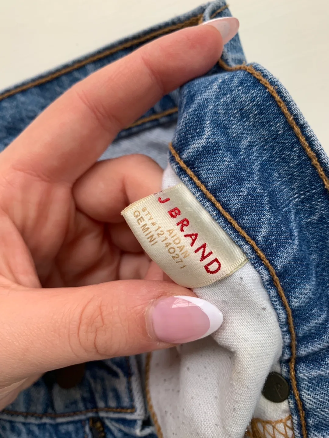 J Brand Aiden Distressed Boyfriend Jeans Size 24 image indicator(5)