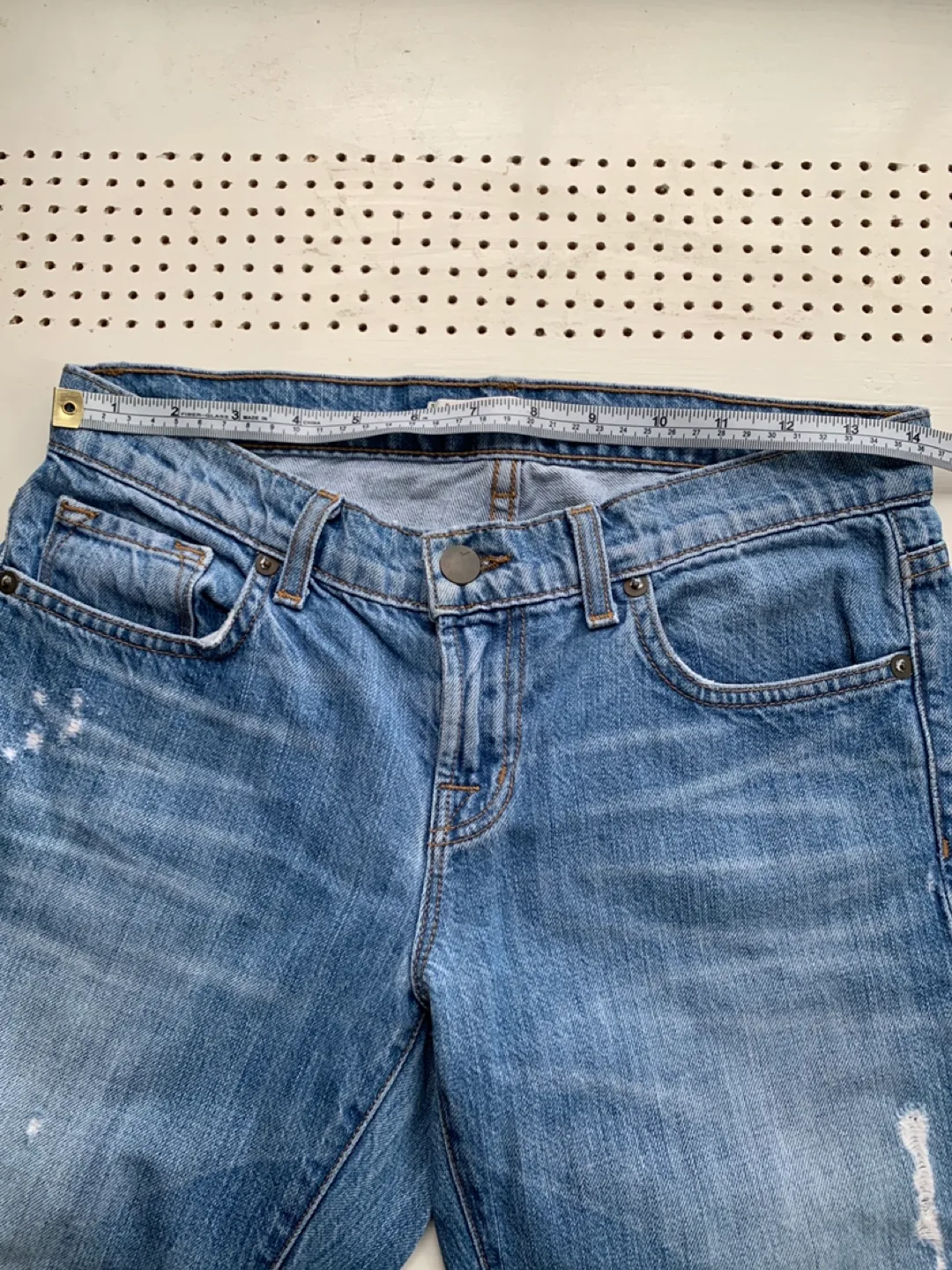 J Brand Aiden Distressed Boyfriend Jeans Size 24 image indicator(3)