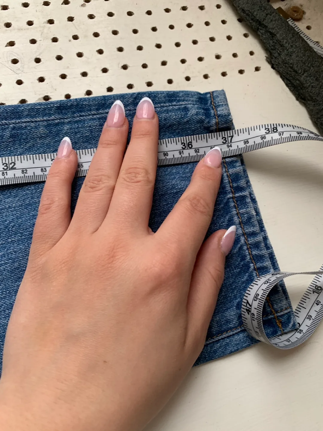 J Brand Aiden Distressed Boyfriend Jeans Size 24 image indicator(7)