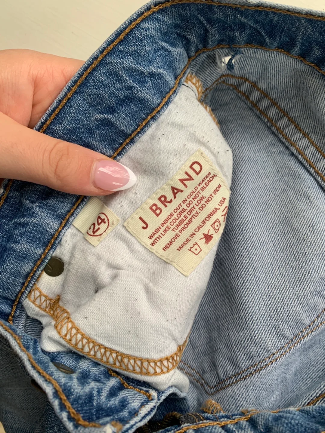 J Brand Aiden Distressed Boyfriend Jeans Size 24 image indicator(4)