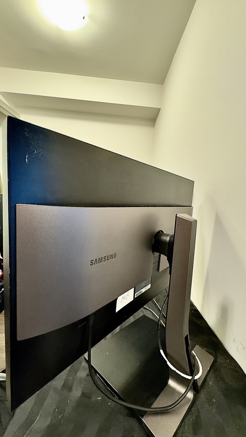 2 Samsung 32-inch LED & 1 Lenovo Thinkvision 24-inch Monitor - photo 4