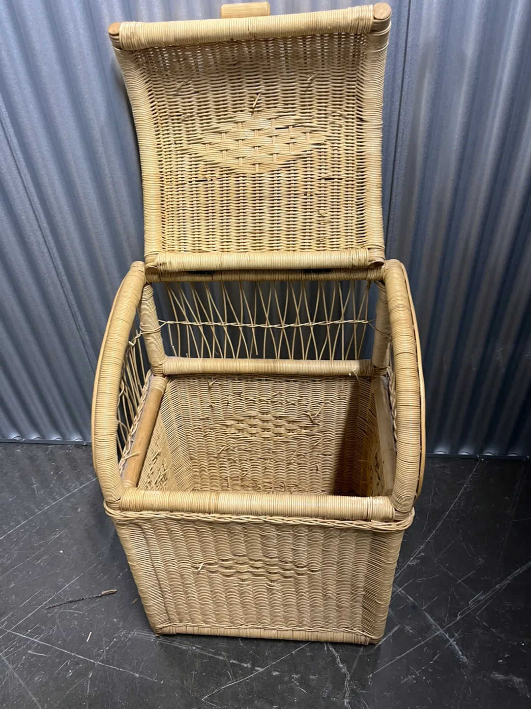 Vintage Wicker Storage Basket with Lid image indicator(2)