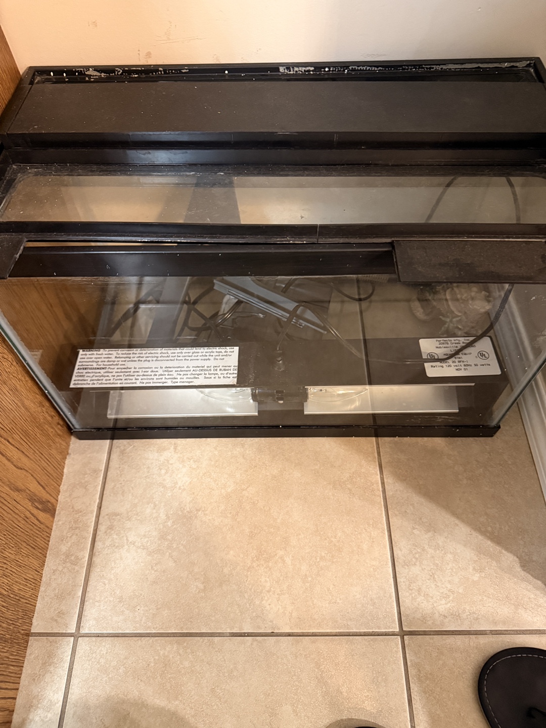 Small Fish Tank with Light - photo 2