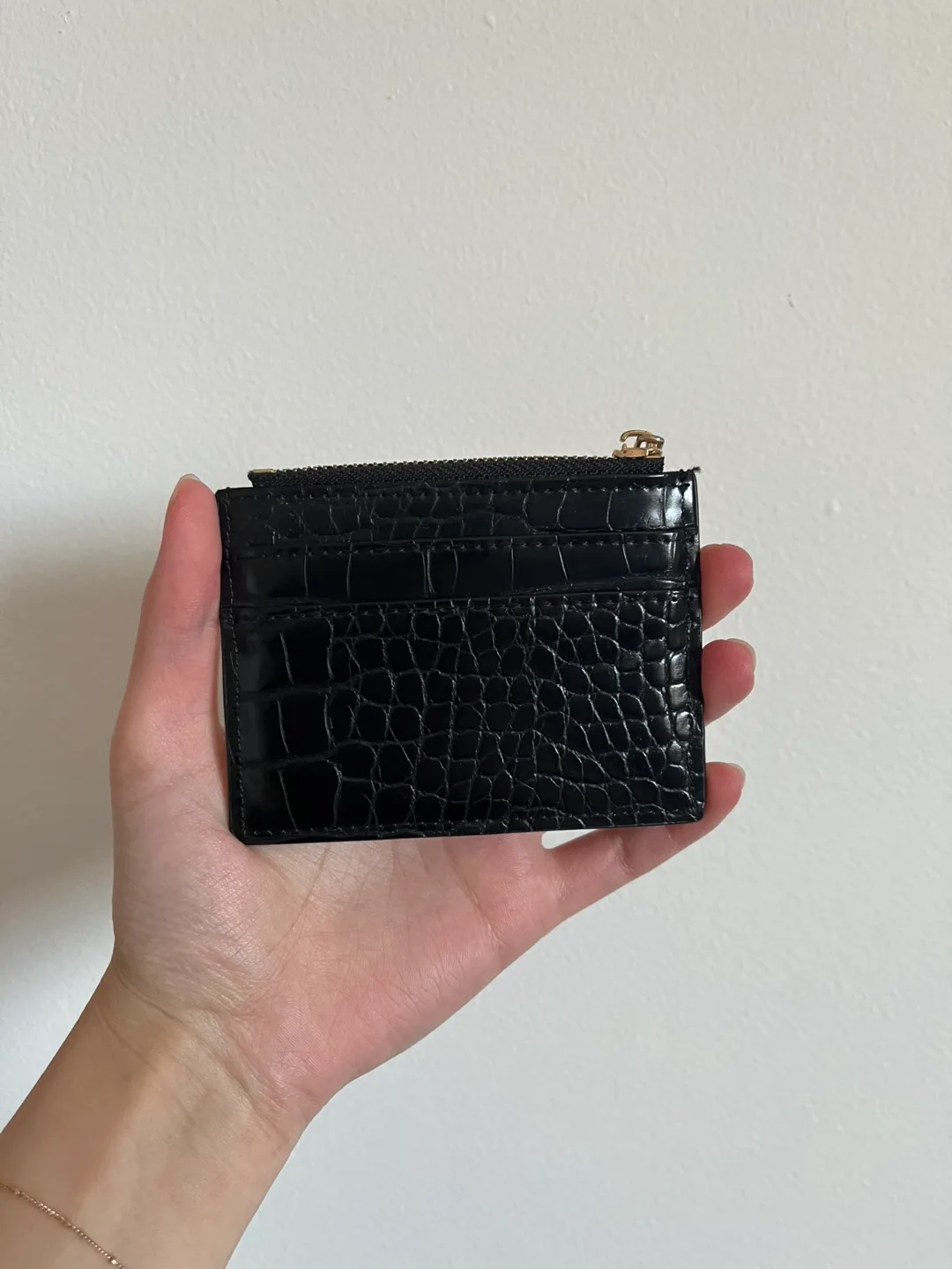Black Crocodile-Embossed Card Holder with Zipper image indicator(2)