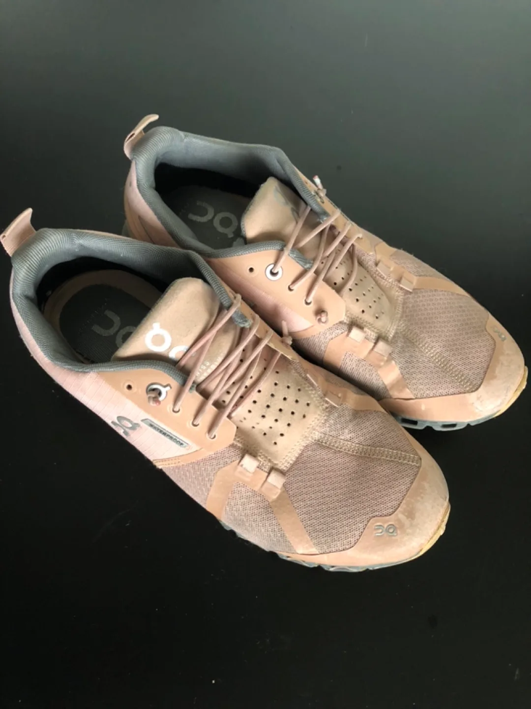 On Cloud Women's Running Shoes - Size US 7 thumbnail