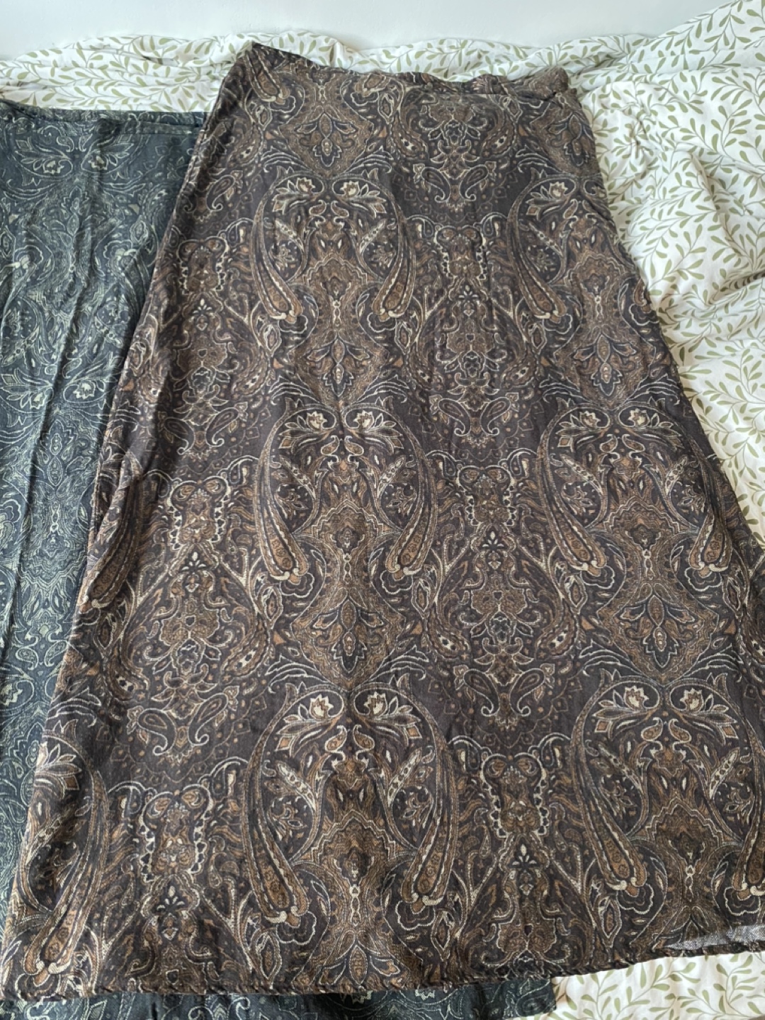 Two earthy print skirts (Take both for 17) - photo 3