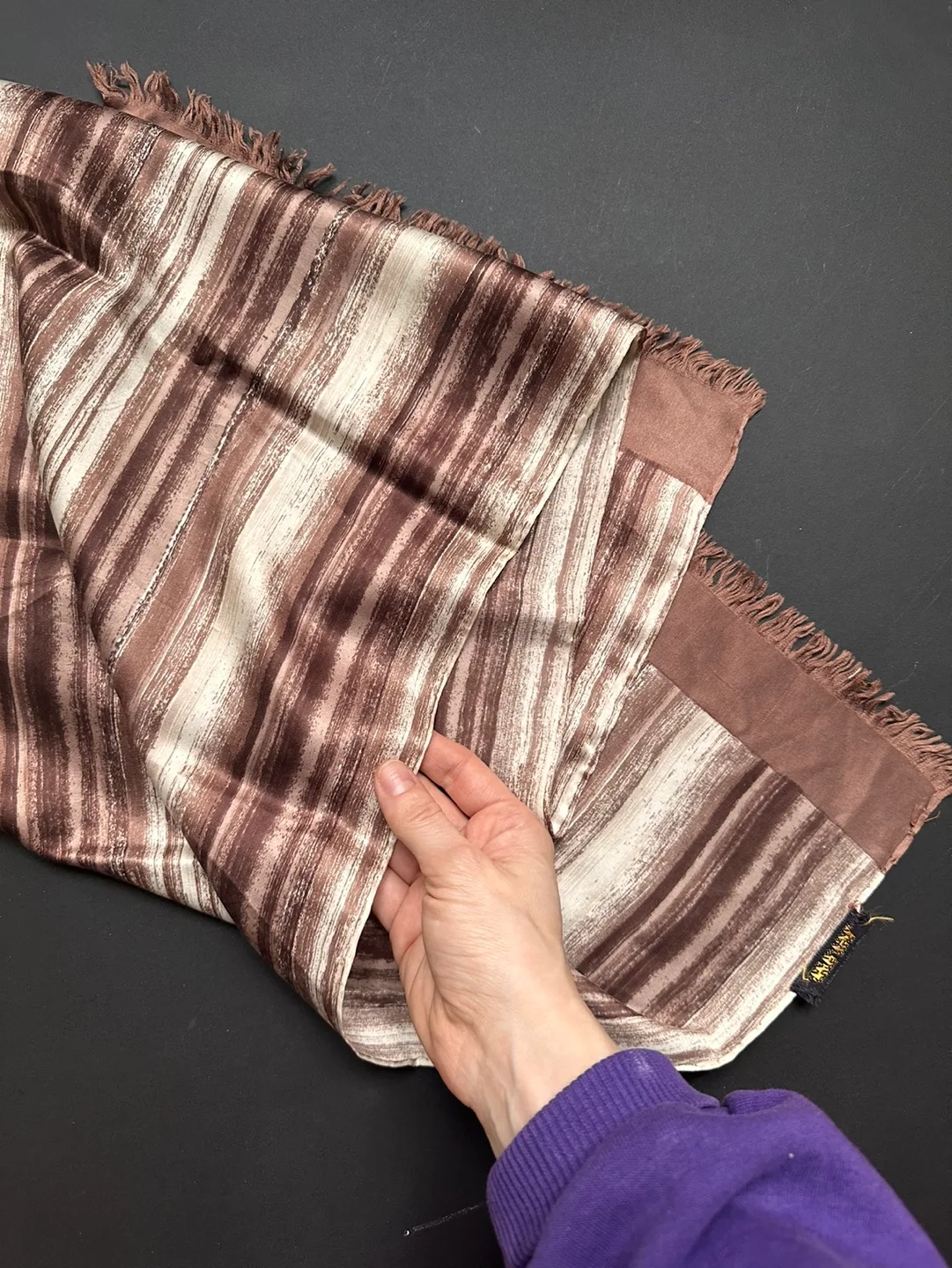 Made in Italy Vintage silk woman scarf image indicator(3)