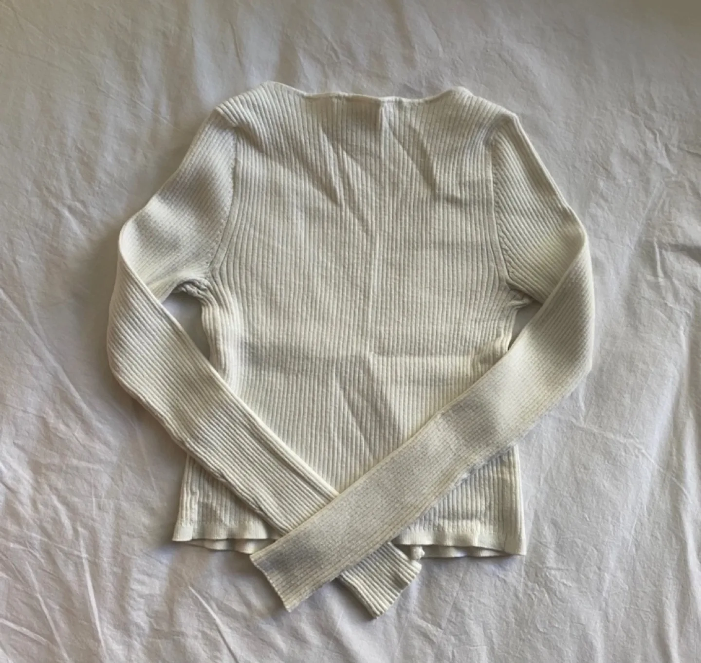 Aritzia Wilfred White Ribbed Cardigan image indicator(2)