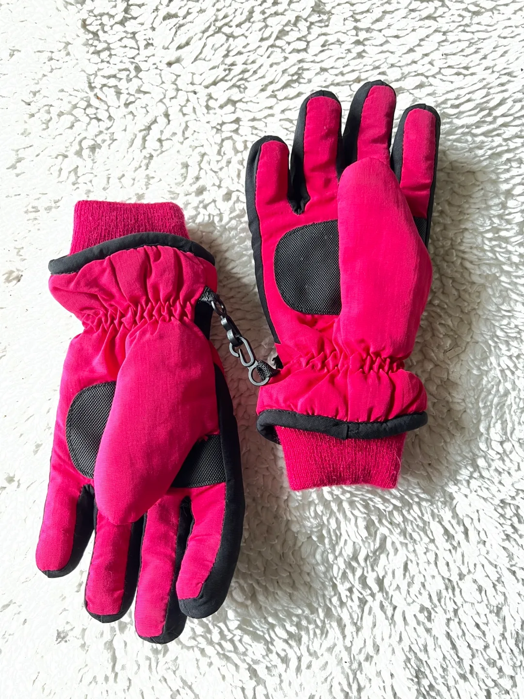 Youth Pink & Black Nike Winter Gloves image indicator(2)