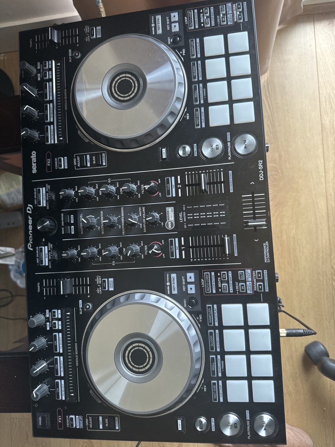 Pioneer DJ DDJ-SR2 DJ Controller