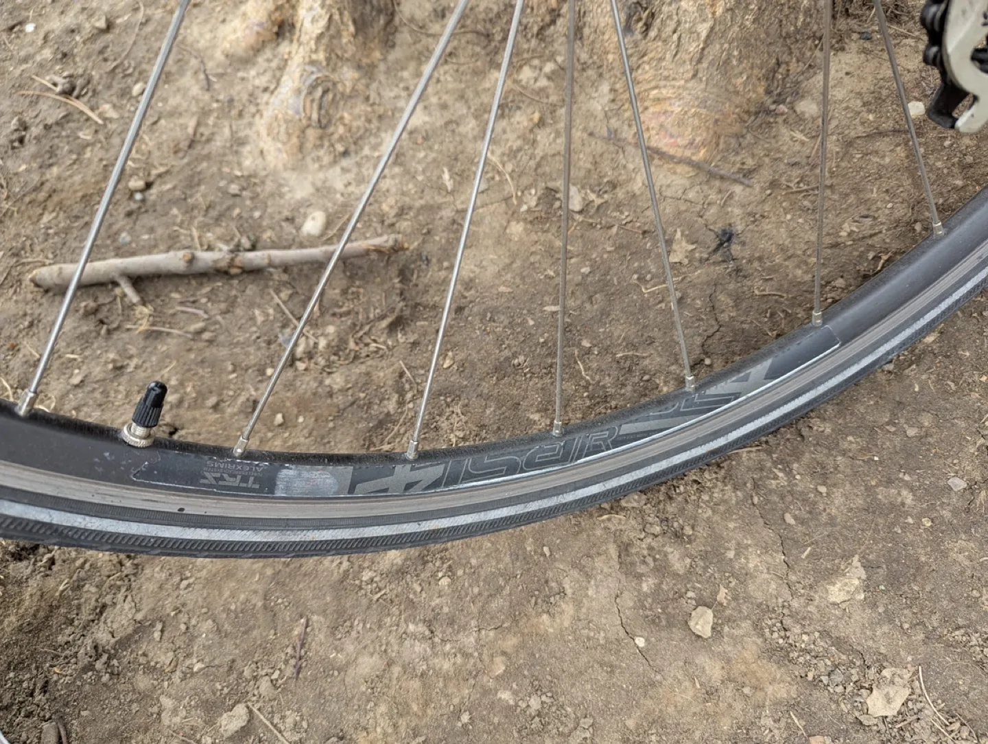 Rocky Mountain Solo 700 Hybrid Bike image indicator(9)