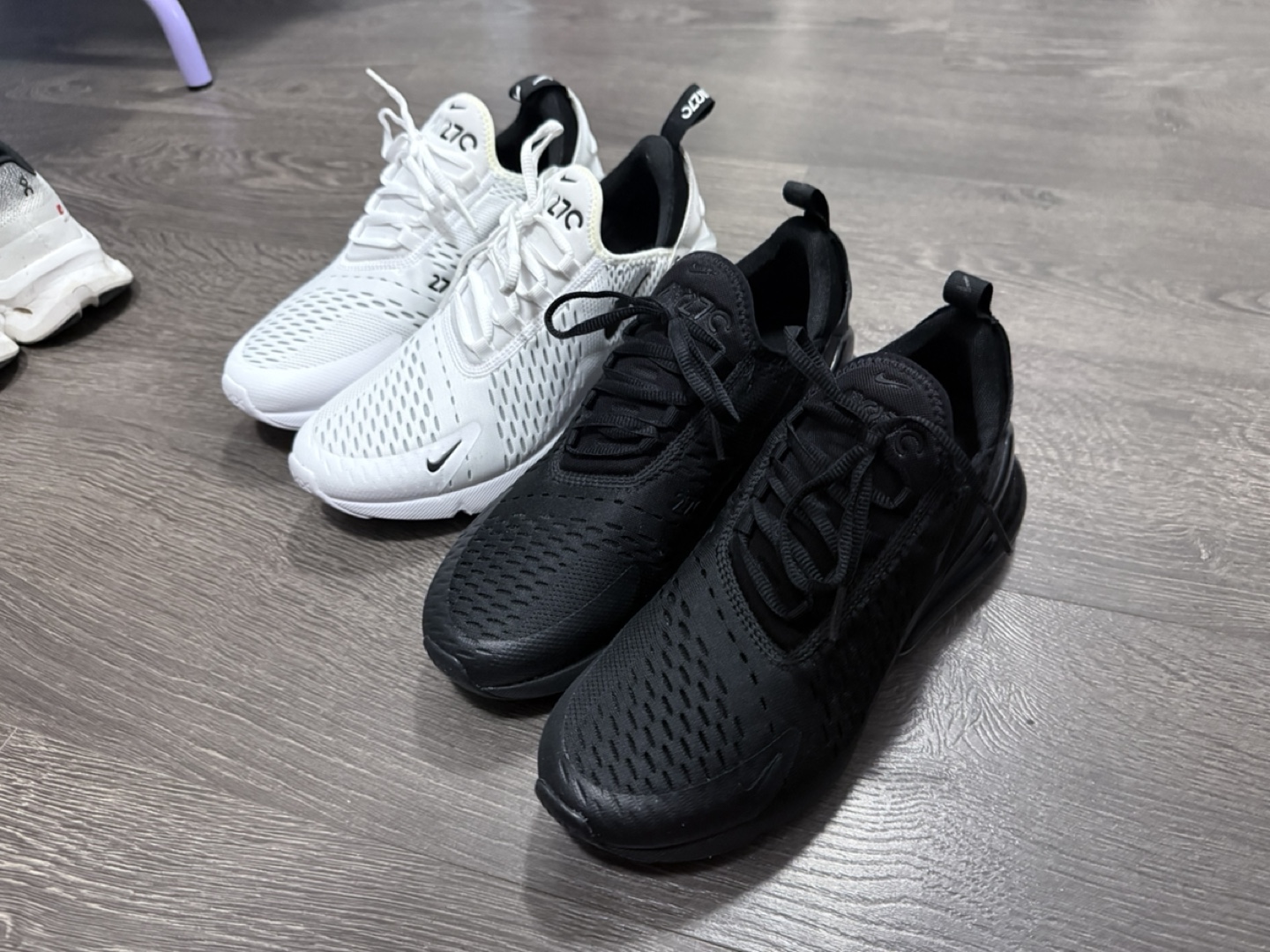 Nike Air Max 270 Shoes - Black and White sz US8