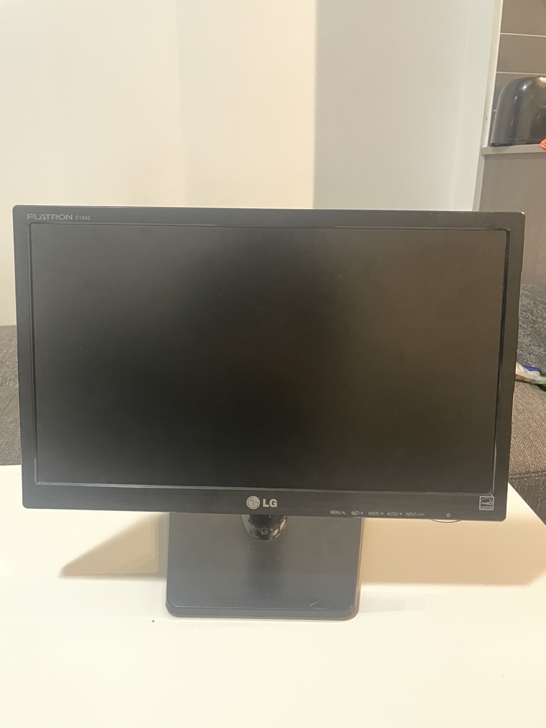LG Flatron E1942 19" Monitor