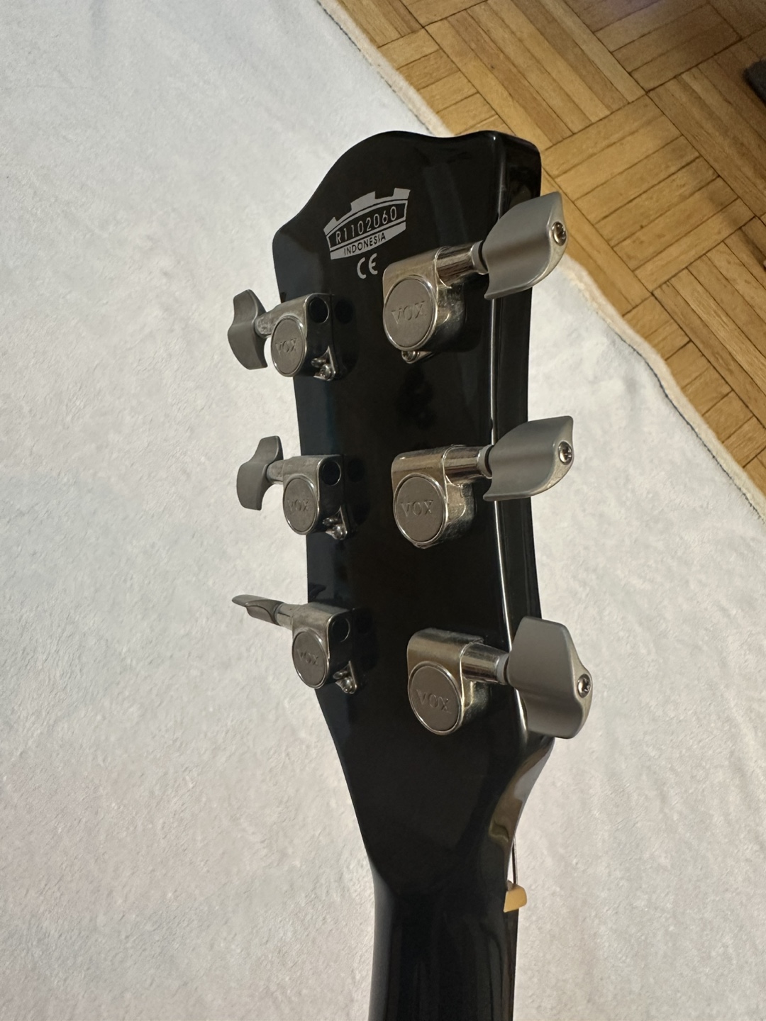 Vox Electric Guitar - photo 5