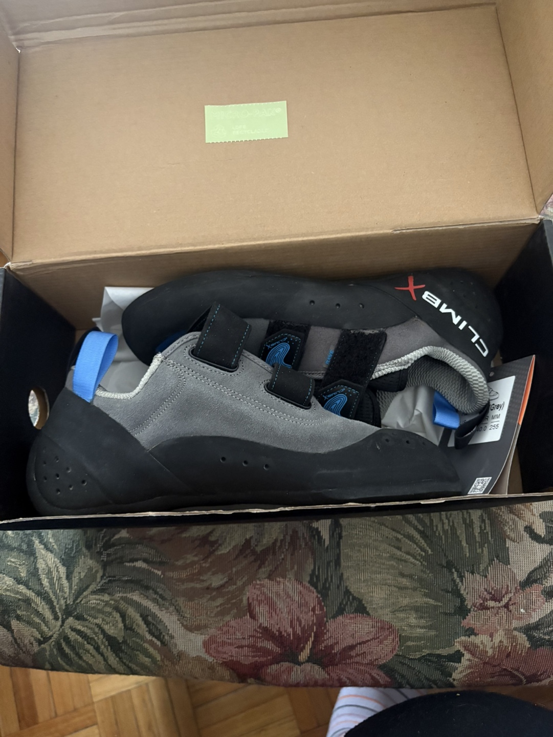 CLIMBX Climbing Shoes - Size US 7.5
