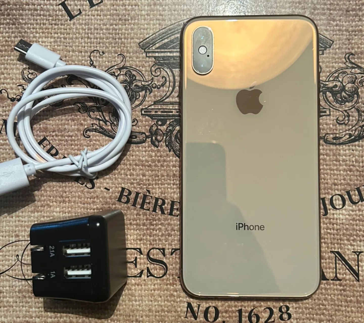 (100%) IPhone XS 64GB- Excellent Condition(FIRM!!) thumbnail