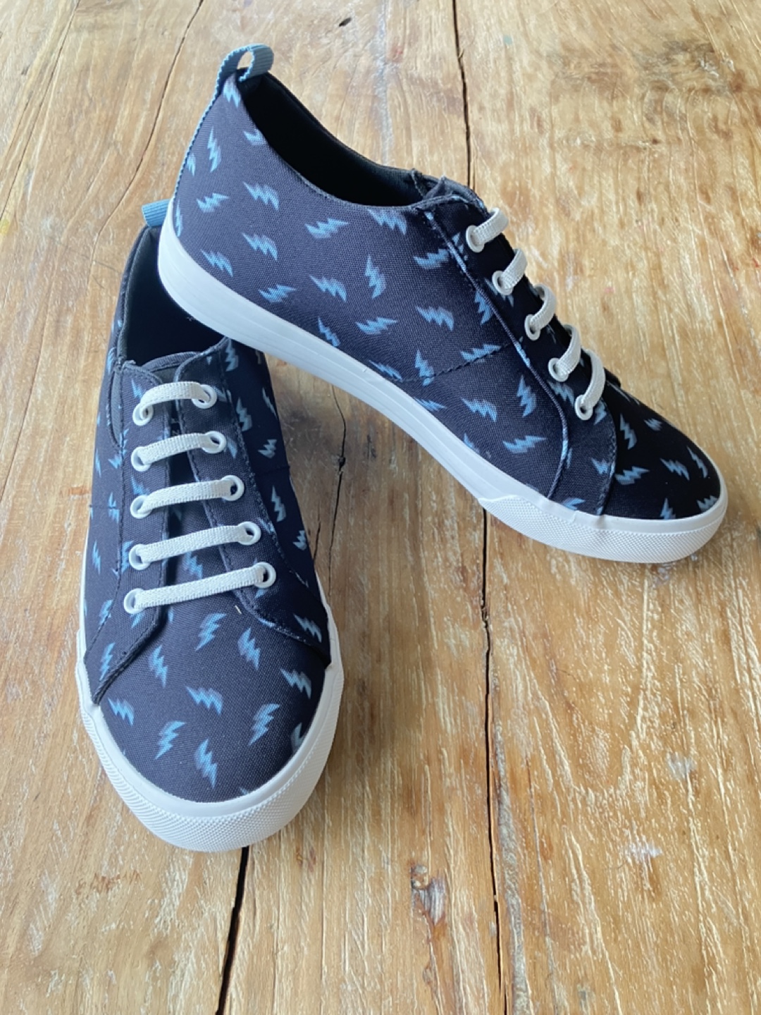 Rip Zone Boy's Size 4 Lightning Bolt Sneakers - photo 2