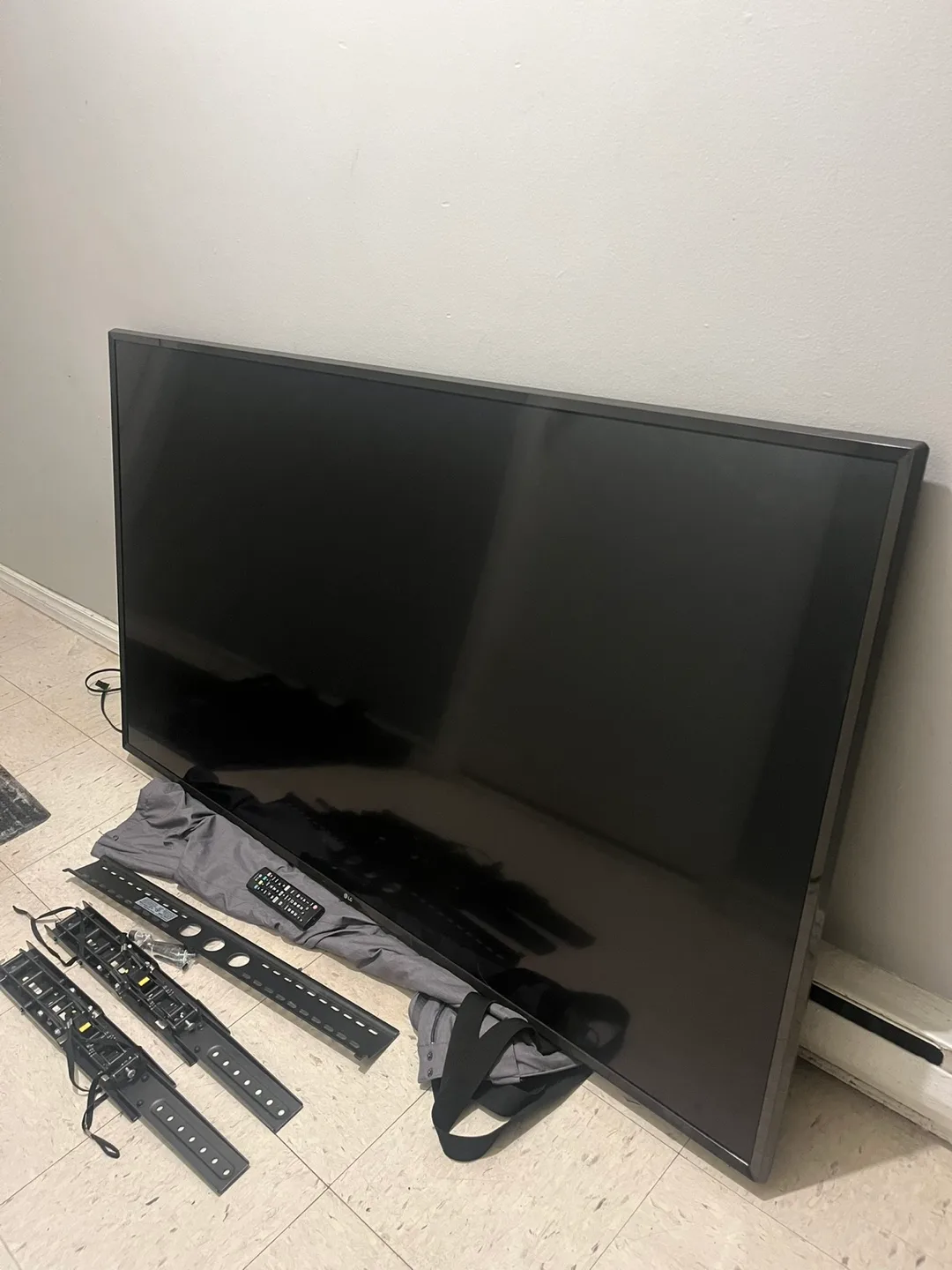 LG 65” 4K smart tv and wall mount image indicator(2)