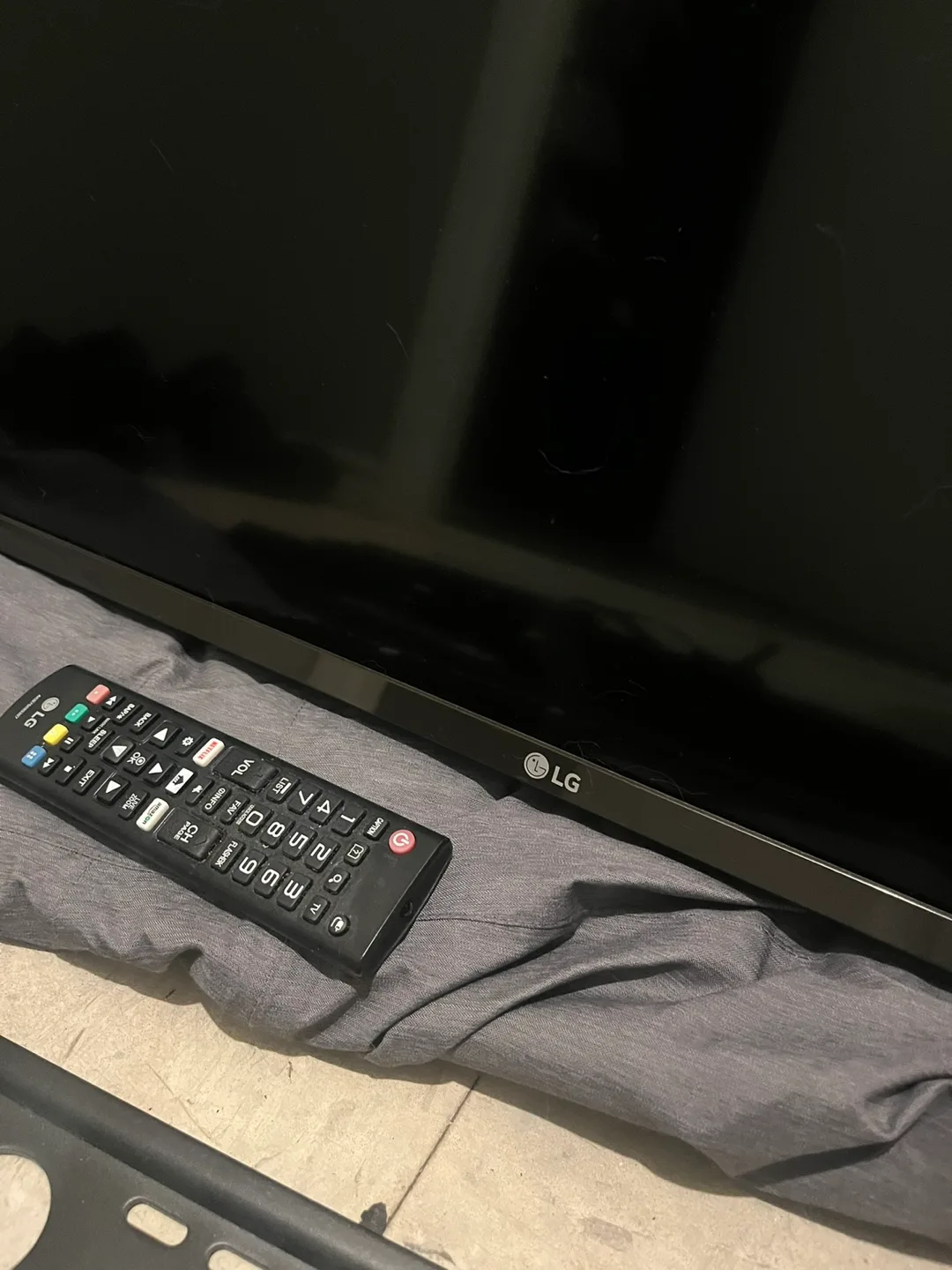 LG 65” 4K smart tv and wall mount image indicator(5)