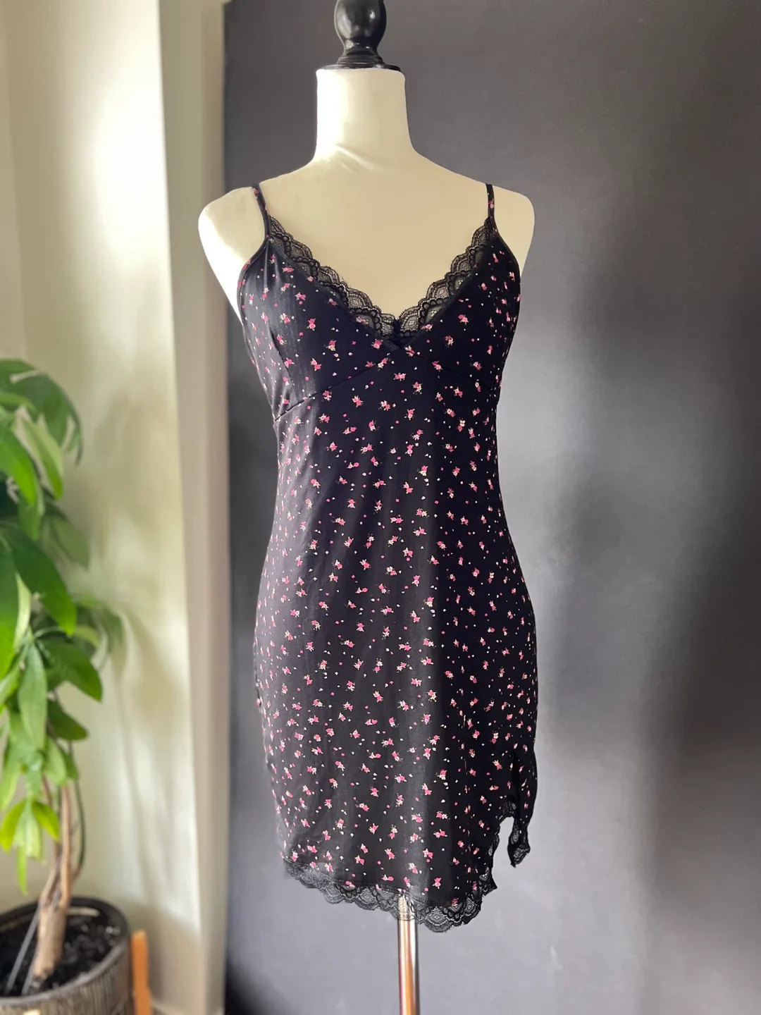 Black Floral Slip Dress with Lace Trim image indicator(4)
