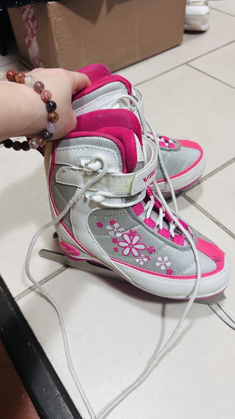 Girls' VIC Figure Skates Size j1 - photo 2