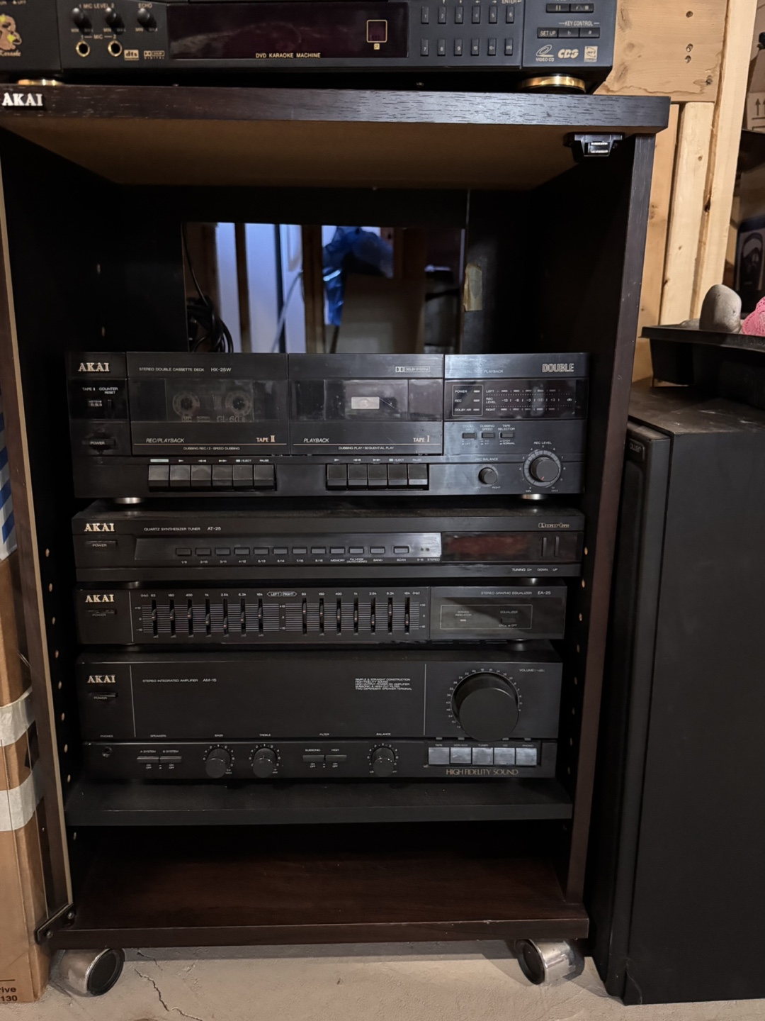 AKAI stacking system + 2 JAMO MAGIC 14 speakers