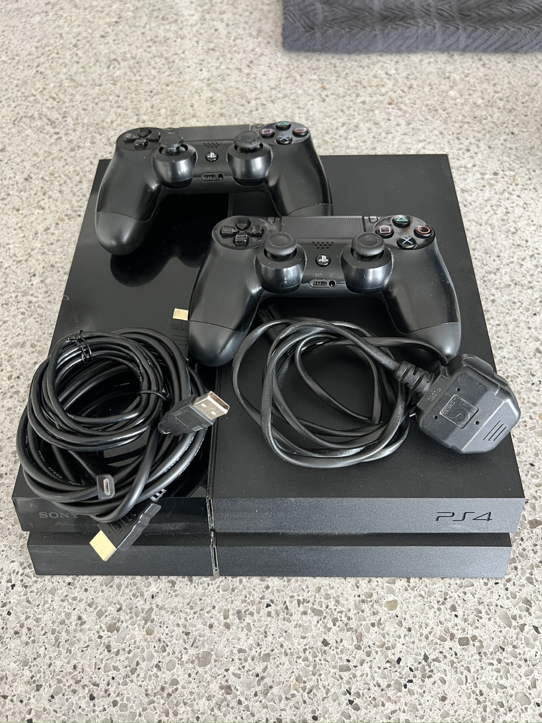 PS4 Console with 3 Games and 2 Controllers - photo 2