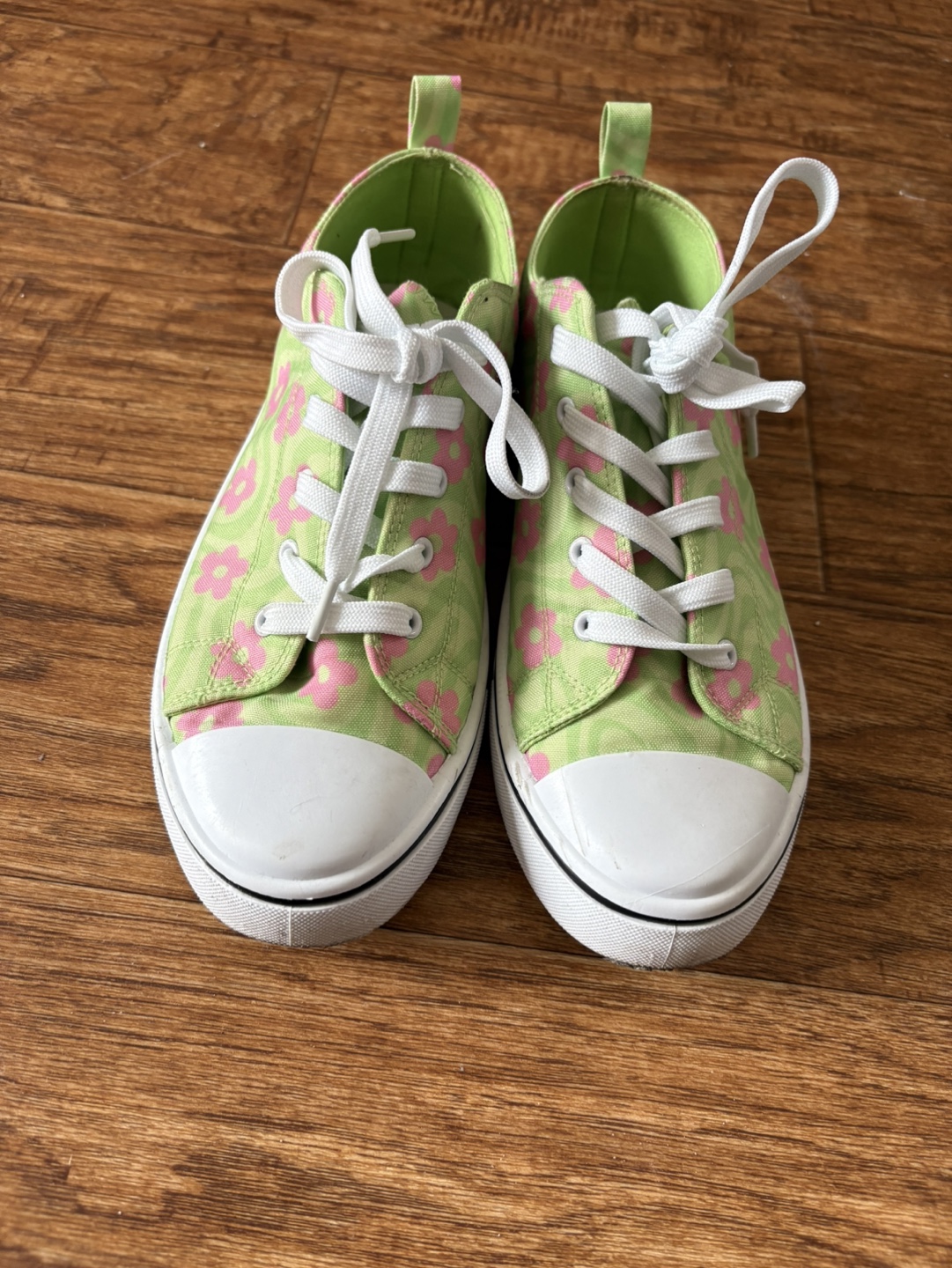 Cute Green Floral Low-Top Canvas Sneakers