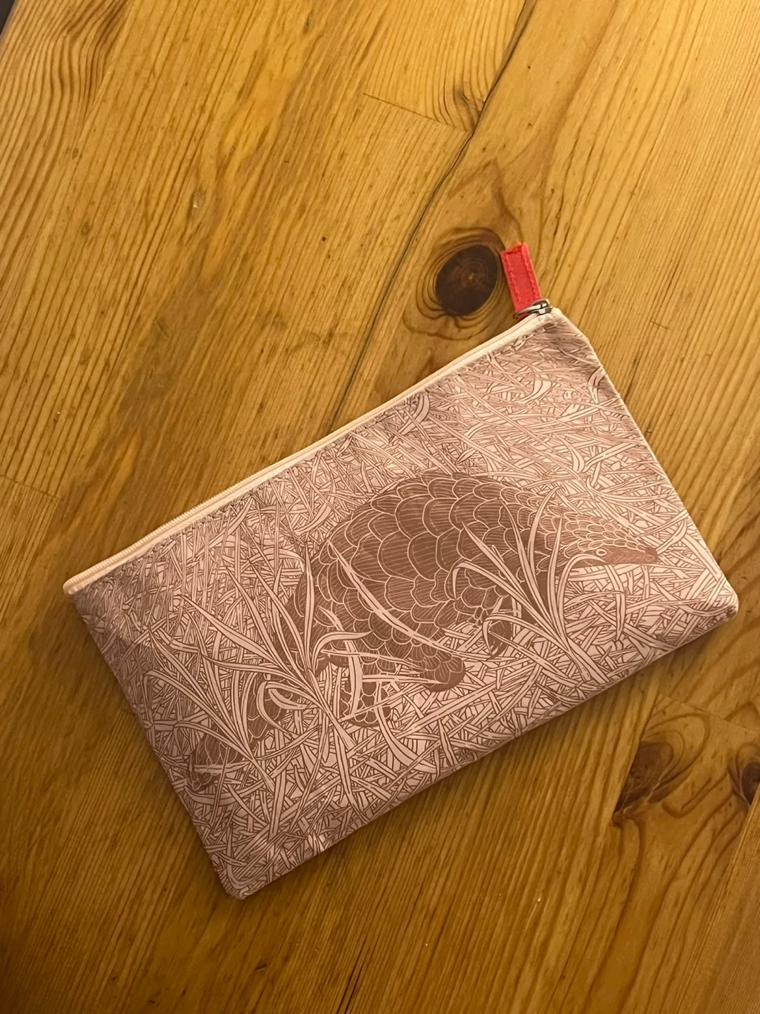 Emirates Wildlife Pouch image indicator(3)