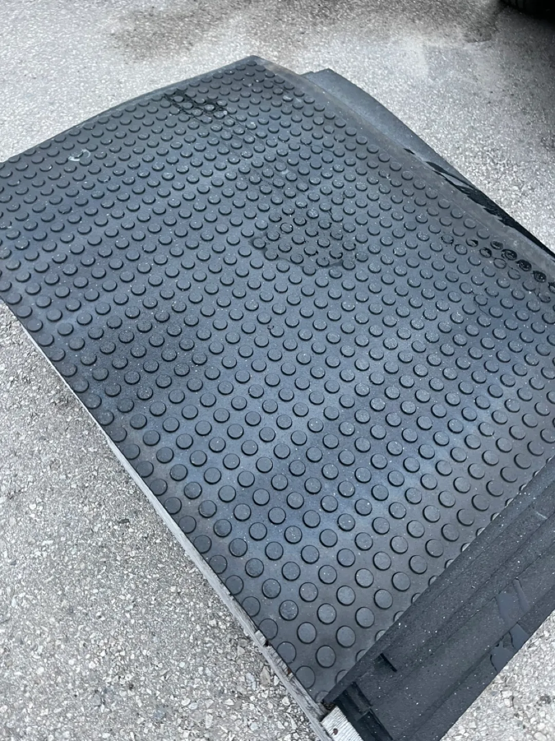 Rubber flooring mats 15 pieces 4 feet by 3 feet 3/4 thick image indicator(2)