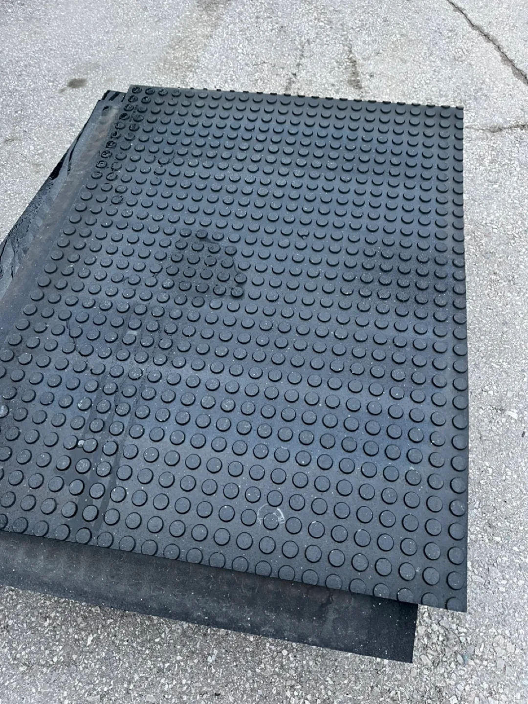 Rubber flooring mats 15 pieces 4 feet by 3 feet 3/4 thick image indicator(3)