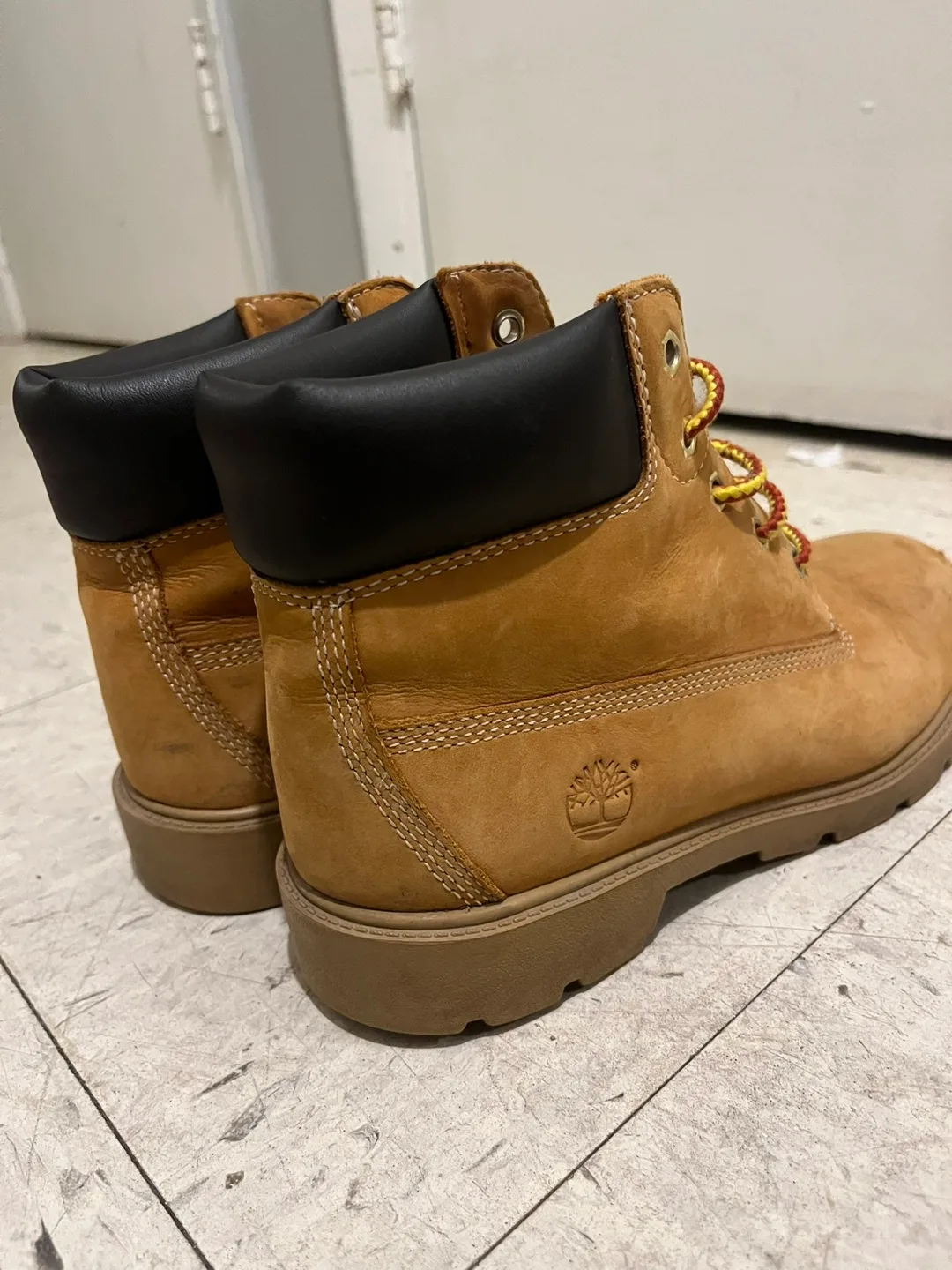 Timberland Boots size 5 image indicator(2)