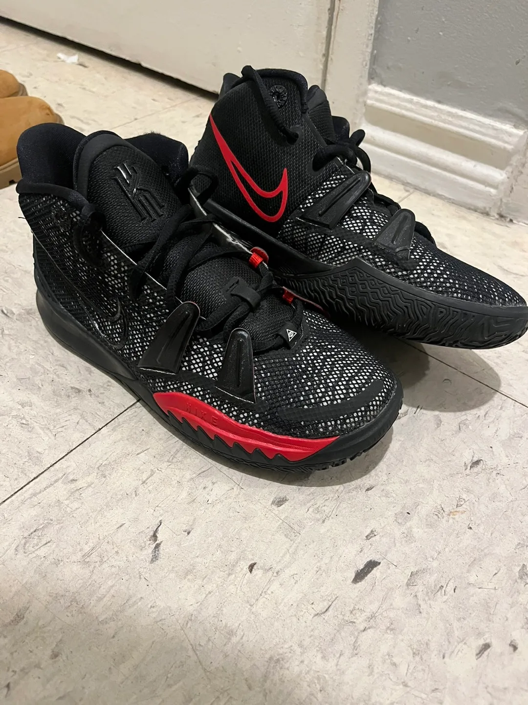 Nike Kyrie 7 BRED size 4.5 men’s image indicator(2)