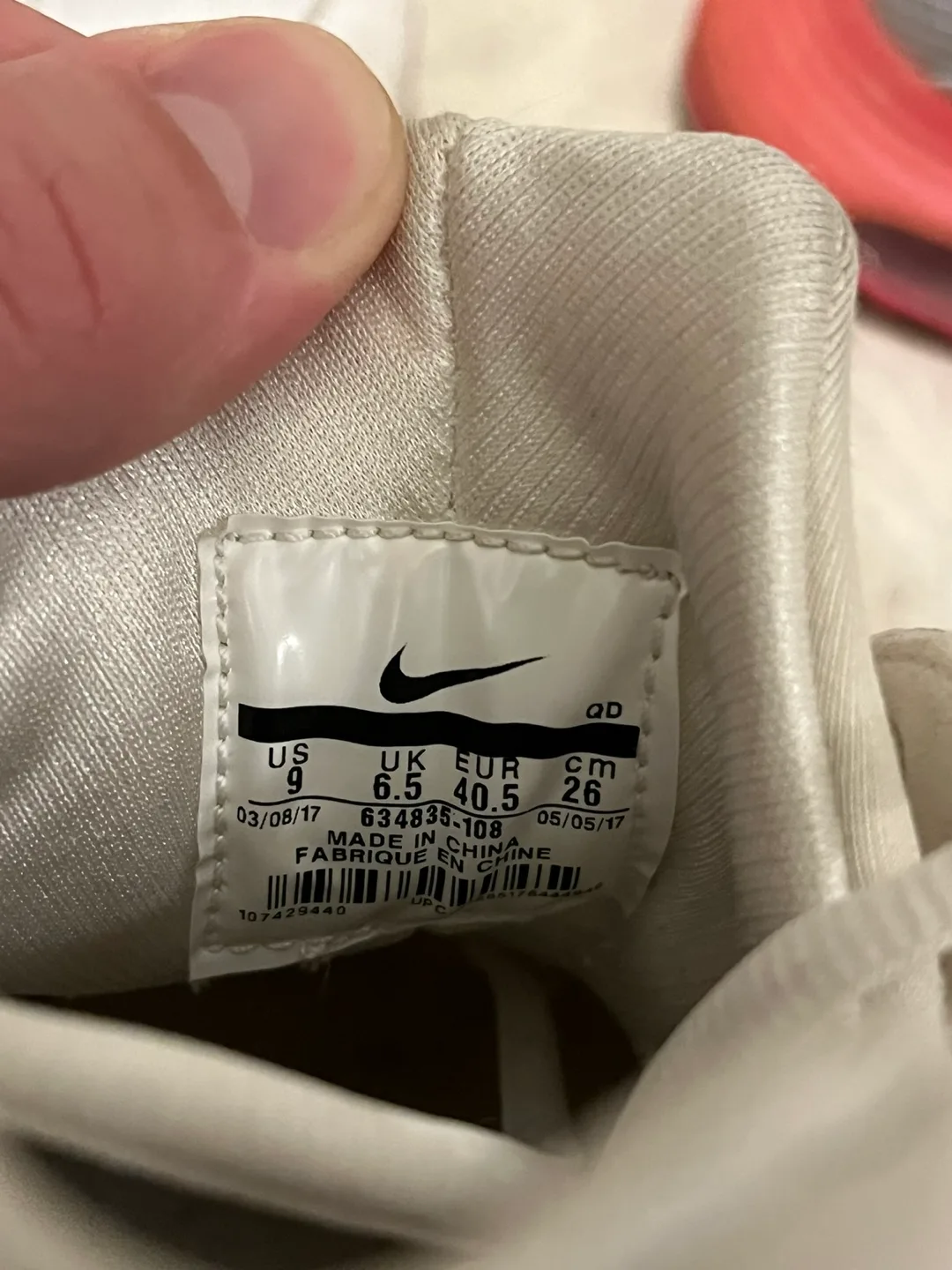 White Nike Huaraches Size 9 men’s image indicator(4)