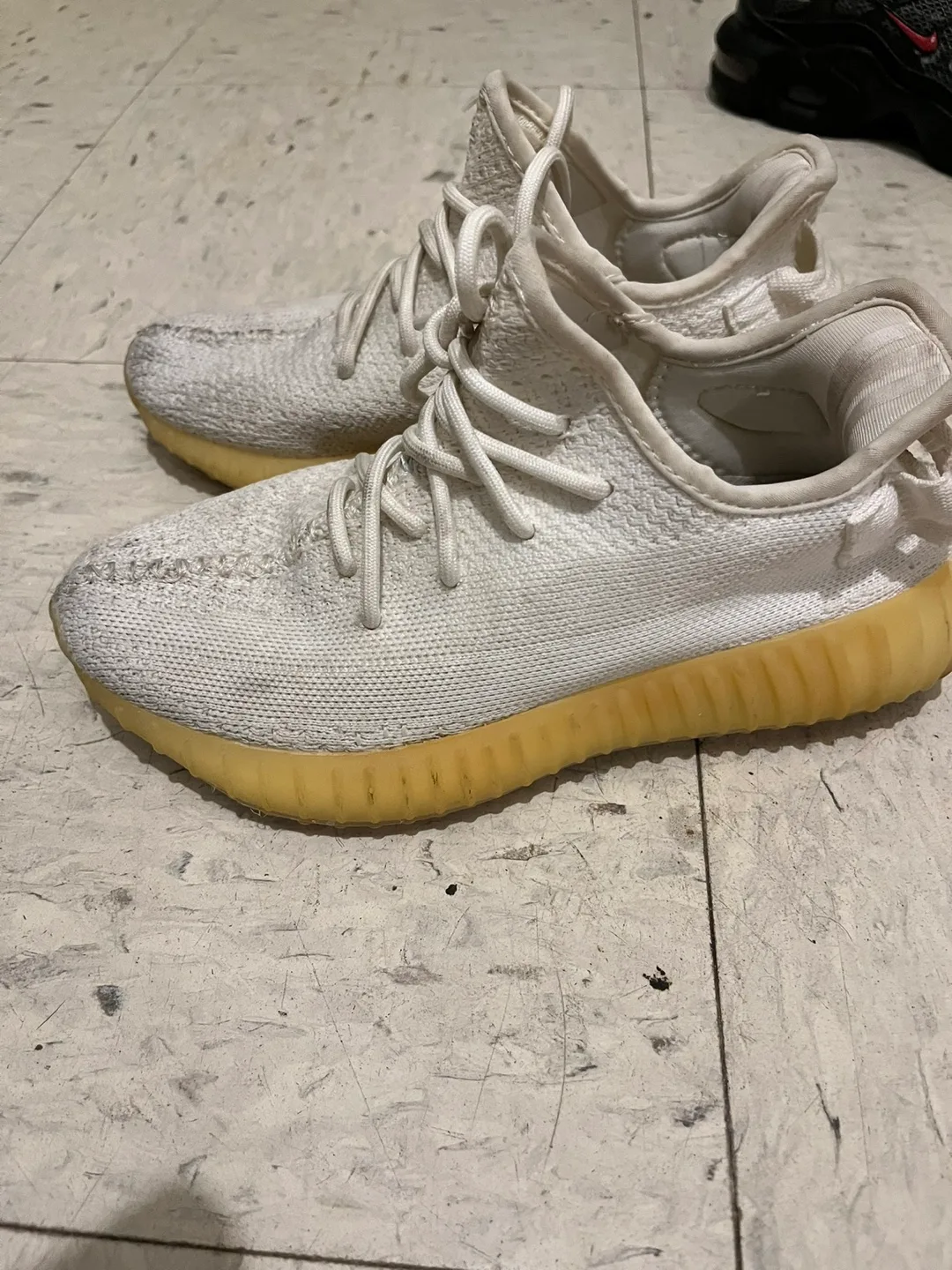 Yeezy Boost 350 V2 Cream White size 6 men’s image indicator(2)