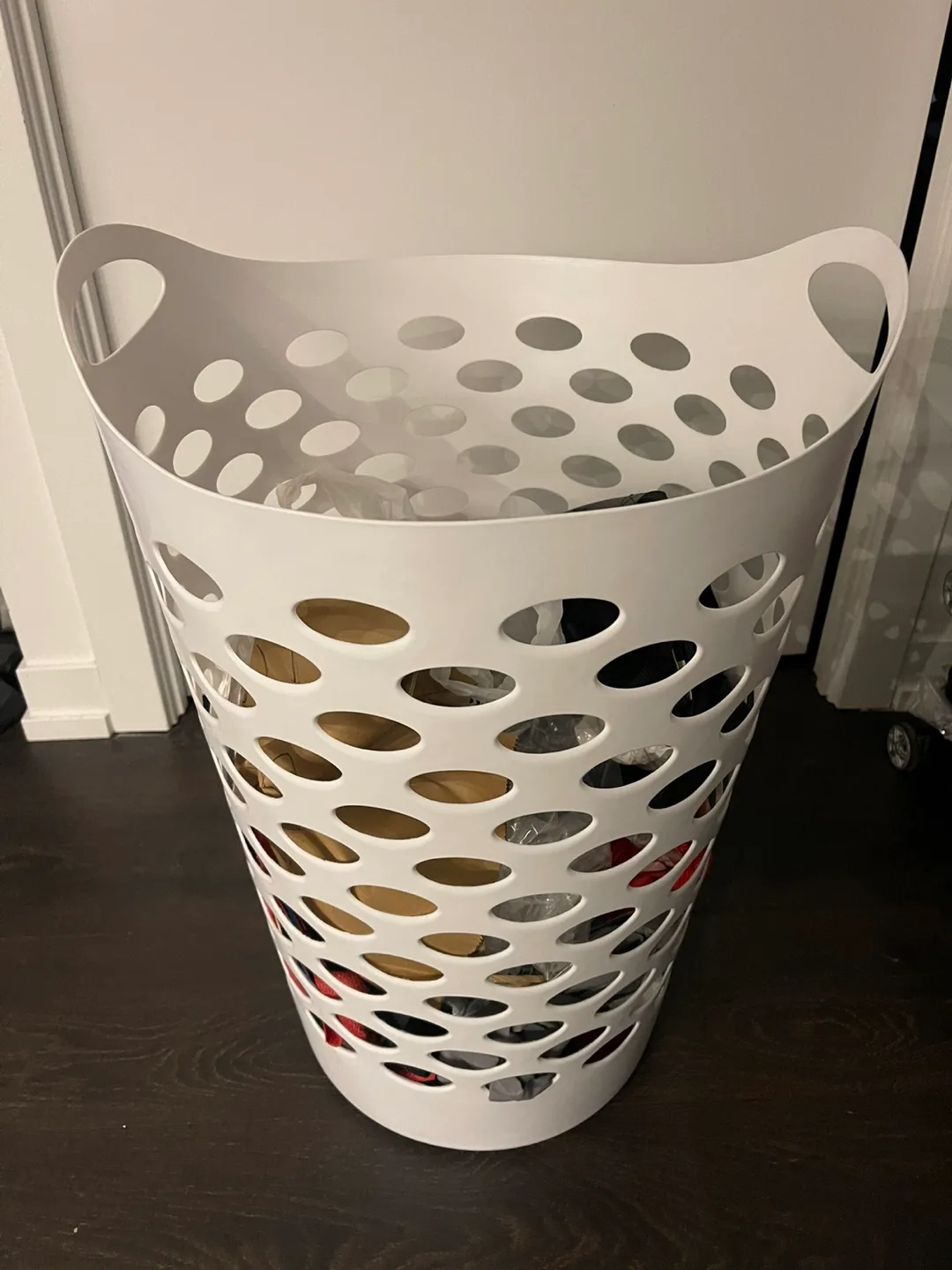 White Plastic Laundry Basket with Handles image indicator(2)