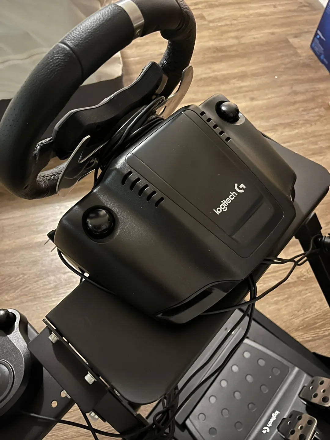 New Logitech G920 racing simulator bundle image indicator(5)